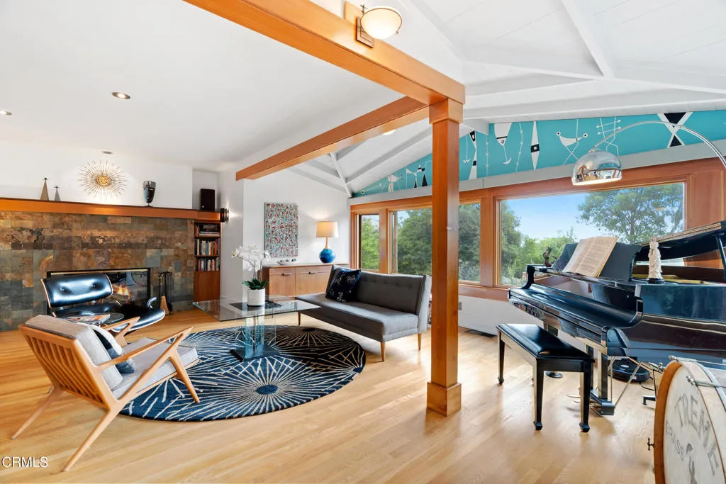 Sierra Madre, California 91024, United States, 3 Bedrooms Bedrooms, ,3 BathroomsBathrooms,Residential,Active,219790