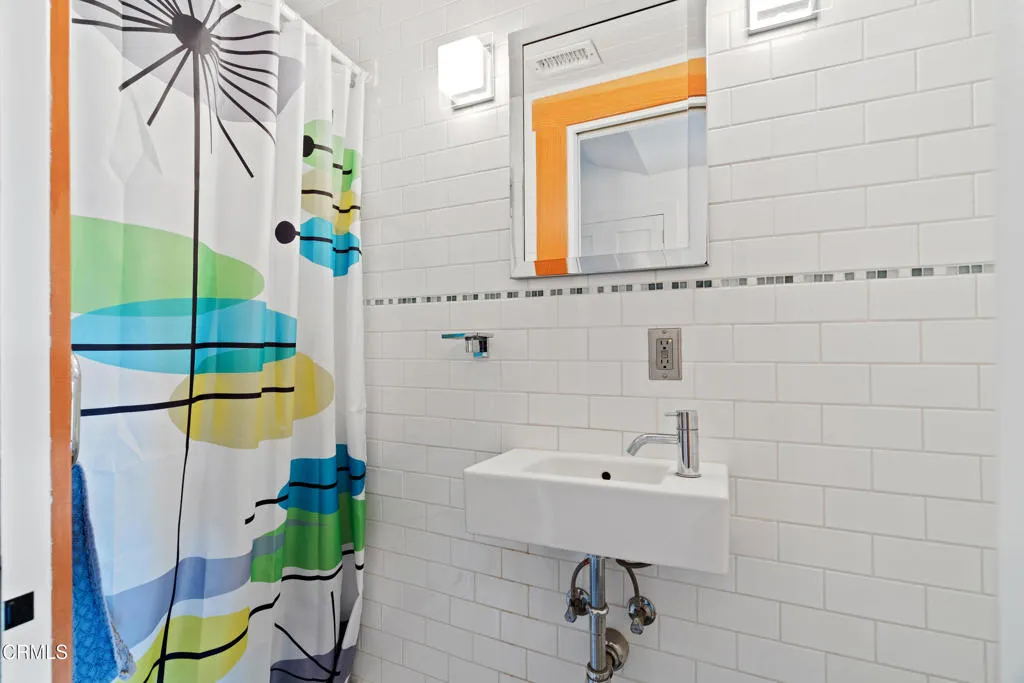 Sierra Madre, California 91024, United States, 3 Bedrooms Bedrooms, ,3 BathroomsBathrooms,Residential,Active,219790