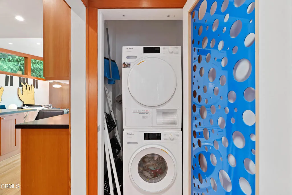 Sierra Madre, California 91024, United States, 3 Bedrooms Bedrooms, ,3 BathroomsBathrooms,Residential,Active,219790