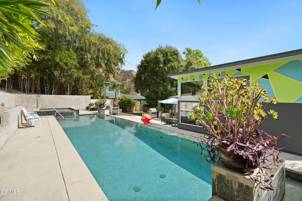 Sierra Madre, California 91024, United States, 3 Bedrooms Bedrooms, ,3 BathroomsBathrooms,Residential,Active,219790