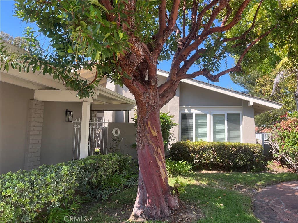 Photo of 424 Onda, Newport Beach, CA 92660 (MLS # NP26178155)