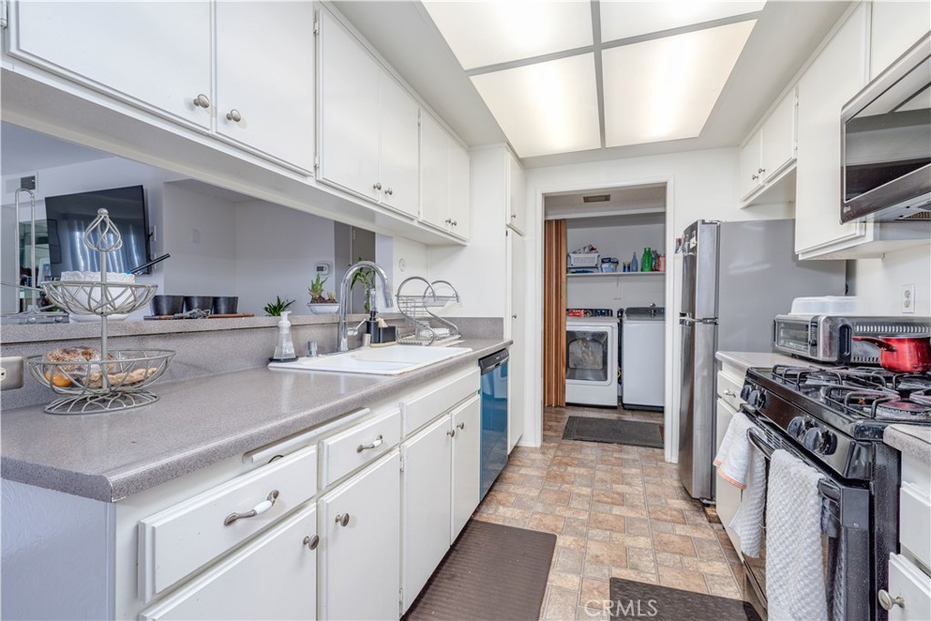 12635 Main Street 201