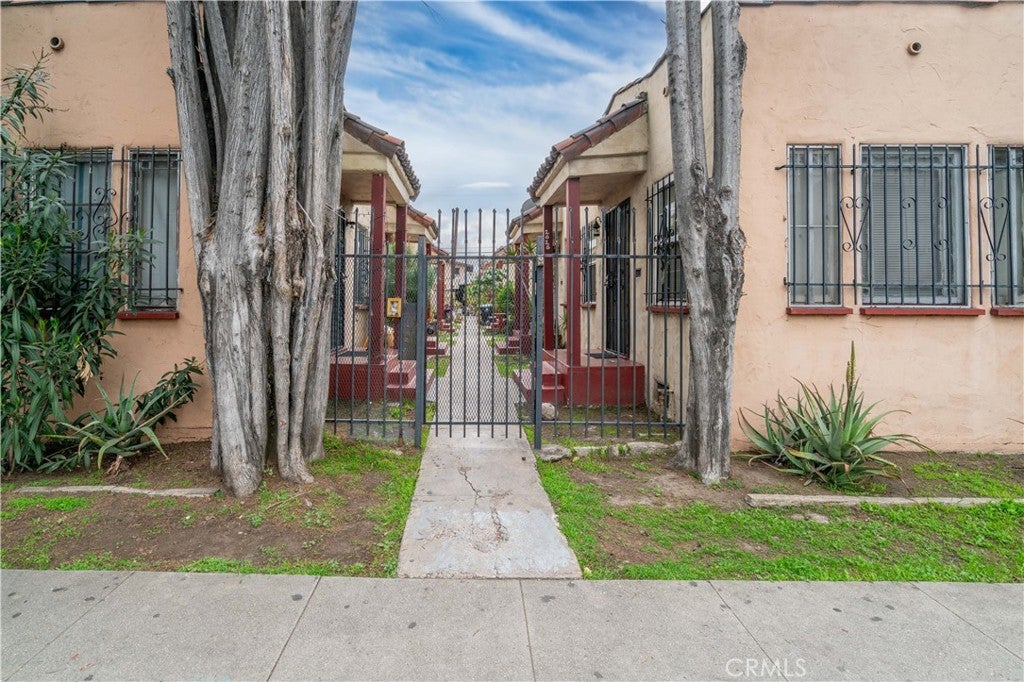 2626 Idell Street