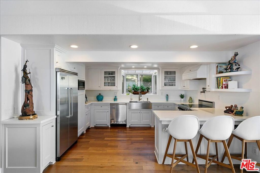 Photo of 28242 Rey De Copas Lane, Malibu, CA 90265 (MLS # 26691555)