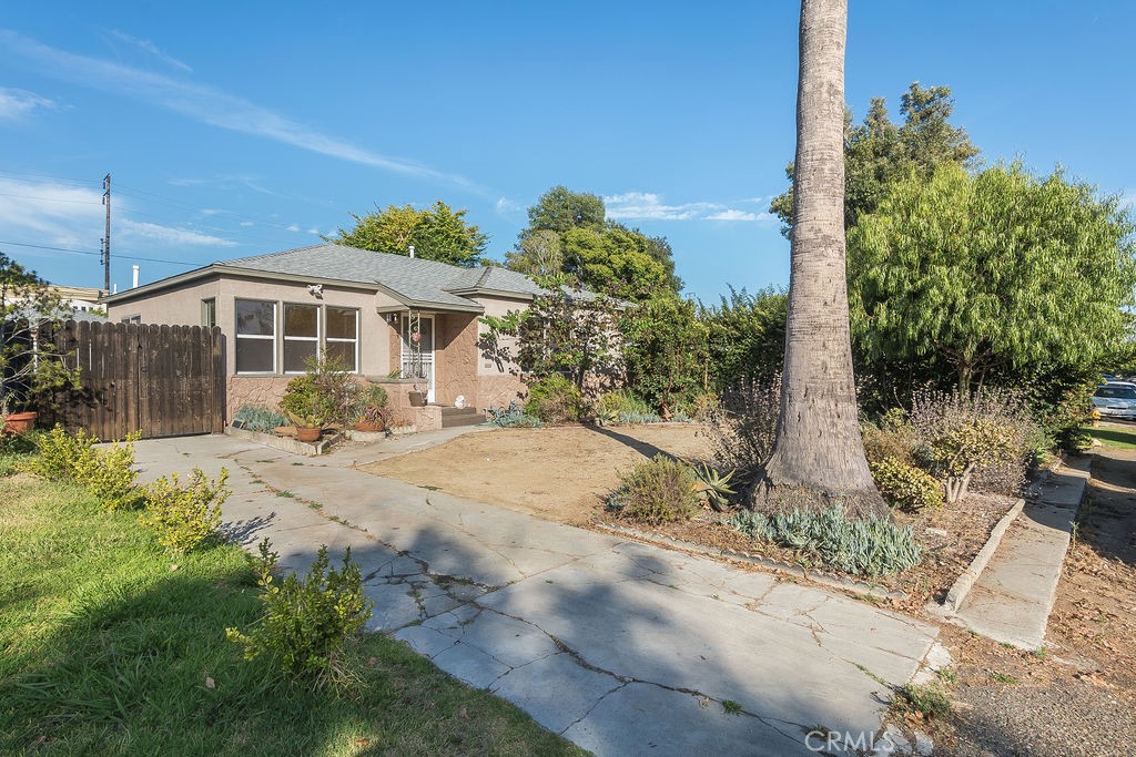 Welcome to your new home at 3260 Military Ave! This spacious single-family residence offers a delightful blend of classic charm and modern convenience, all set within the vibrant Palms neighborhood. Spanning 1,929 square feet, this home encompasses four bedrooms and 1.75 bathrooms, providing ample space for comfortable living.
Upon entering, you'll be greeted by a bright and inviting living area that seamlessly integrates with the outdoor patio and backyard—perfect for hosting gatherings or enjoying a quiet evening under the stars. The well-appointed kitchen features a cozy dining area, inviting you to enjoy meals with family and friends.
The four bedrooms are generously sized, with the primary bedroom featuring ample closet space. This home includes a detached garage that has space for a washer and dryer, along with a plethora of storage options. The backyard is adorned with patios, gardens, and fruit trees, creating a serene oasis for relaxation and outdoor enjoyment.
Conveniently located with easy access to major freeways and public transit, this property combines comfort and accessibility. Whether you're enjoying the nearby amenities or unwinding in your tranquil backyard, 3260 Military Ave is an inviting haven in the heart of Los Angeles.