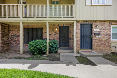 MLS: ML82053295