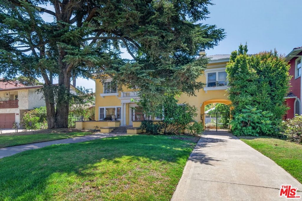 Photo of 1614 Virginia Road, Los Angeles, CA 90019 (MLS # 26843779)