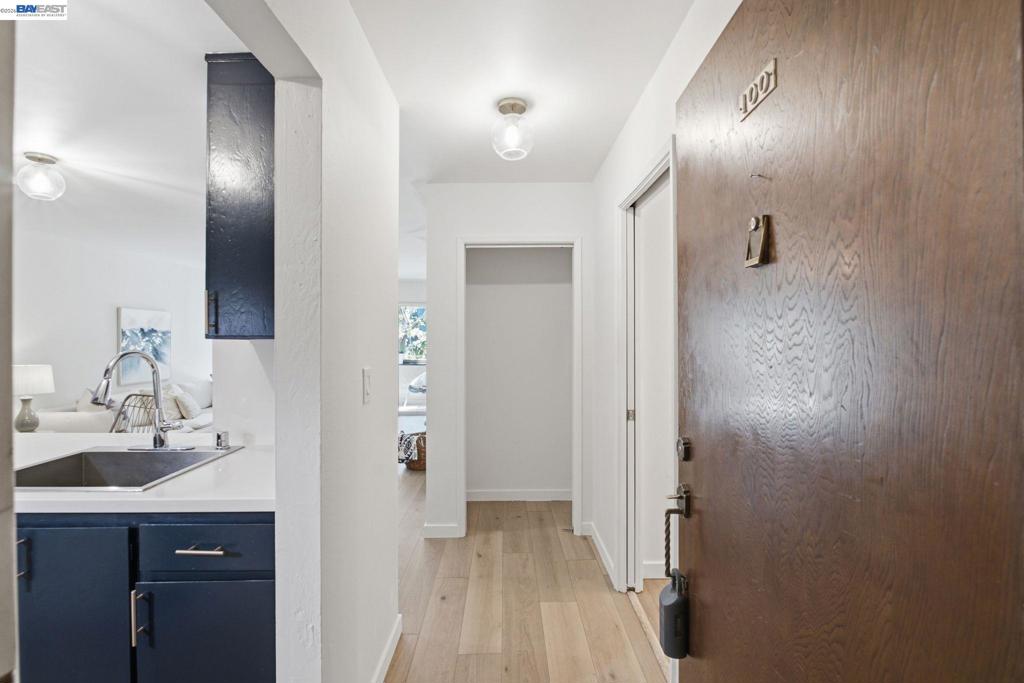955 Shorepoint Ct 100