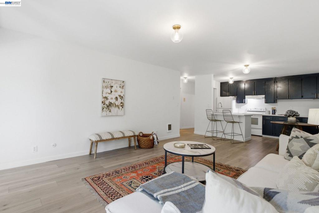 955 Shorepoint Ct 100