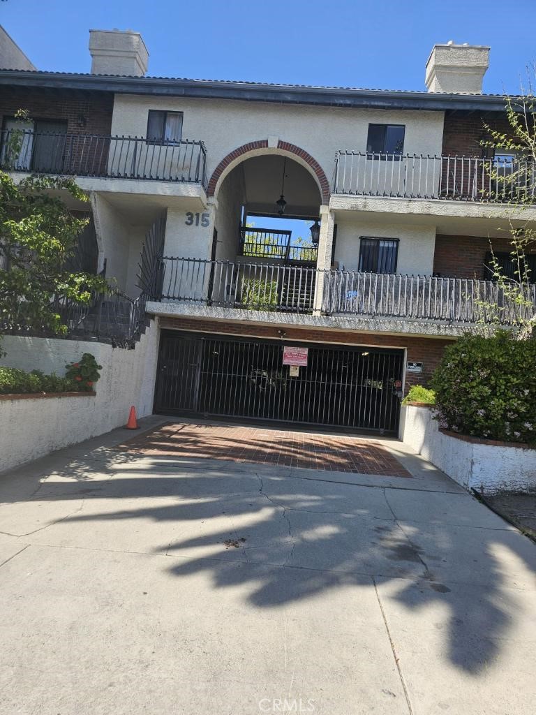 More Pictures coming soon! Tenant pays: Gas & Electricity. Owner pays: Trash, Water, Parking (2 covered parking spaces!!) Move-in ready 1 bedroom 1 bathroom with two patios. Ideal location in Koreatown! Near all the restaurants, shops and entertainment in town. No pets. Shown by appointment only. Qualify 2.5 x rent - no evictions or criminal history.