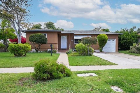 Photo of 2105 S Rosewood Ave, Santa Ana, CA 92707 (MLS # PW26078307)