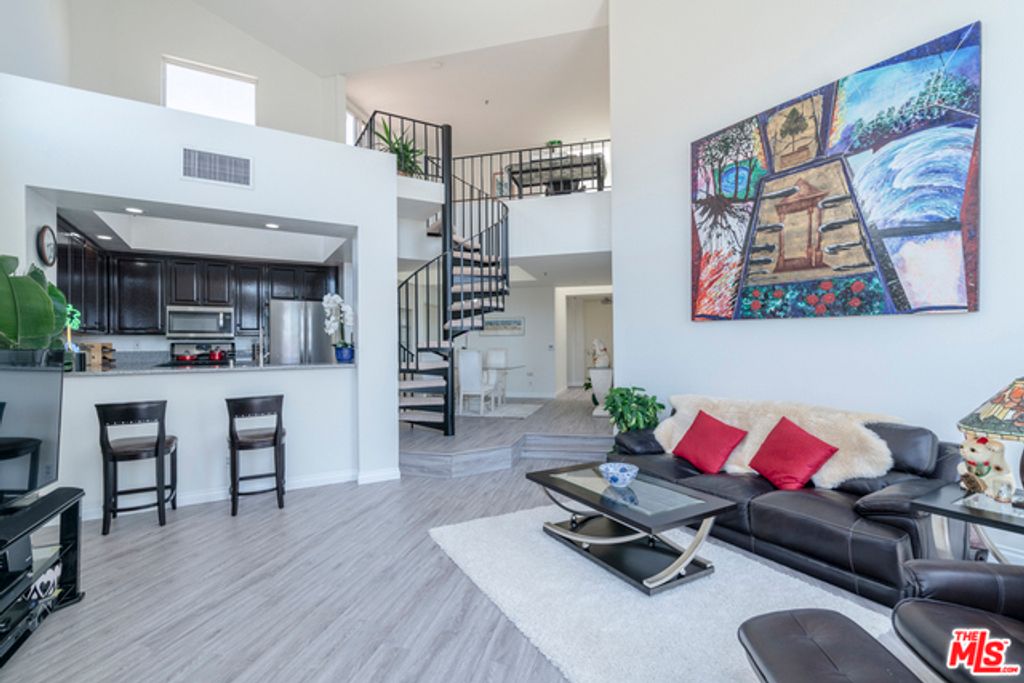 listing image 130721047326479121105