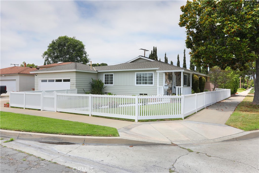 1241 E Mayfair Avenue