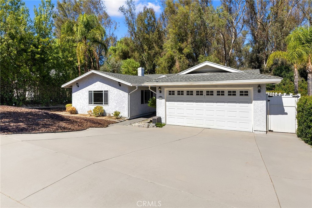 This 3 bedroom 2 bathroom single level house with a bright and open floor plan . The house features new interior paint, wood floors throughout the whole house, double paned windows, ceiling fan in all rooms, and a huge living room. private back yard.
