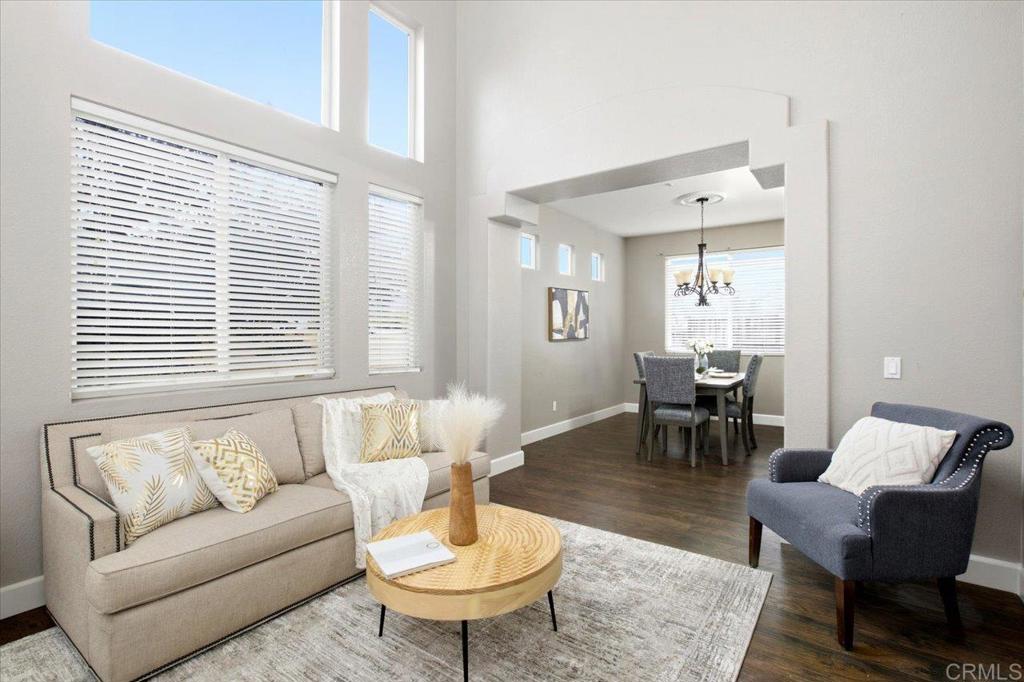 2043 Dawn View Glen