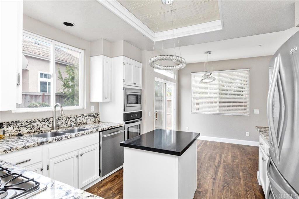 2043 Dawn View Glen GLN, Escondido CA 92026