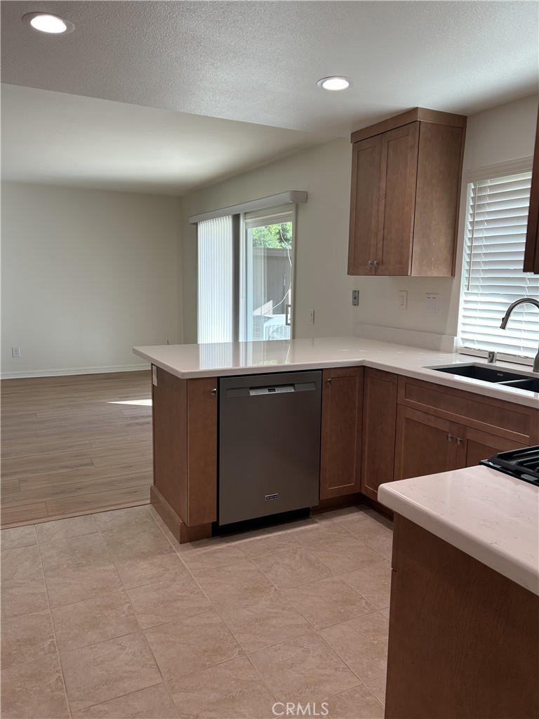 2126 E Deer Springs Lane