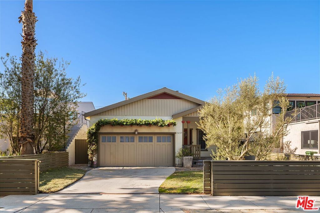 Photo of 3457 Maplewood Avenue, Los Angeles, CA 90066 (MLS # 26645387)