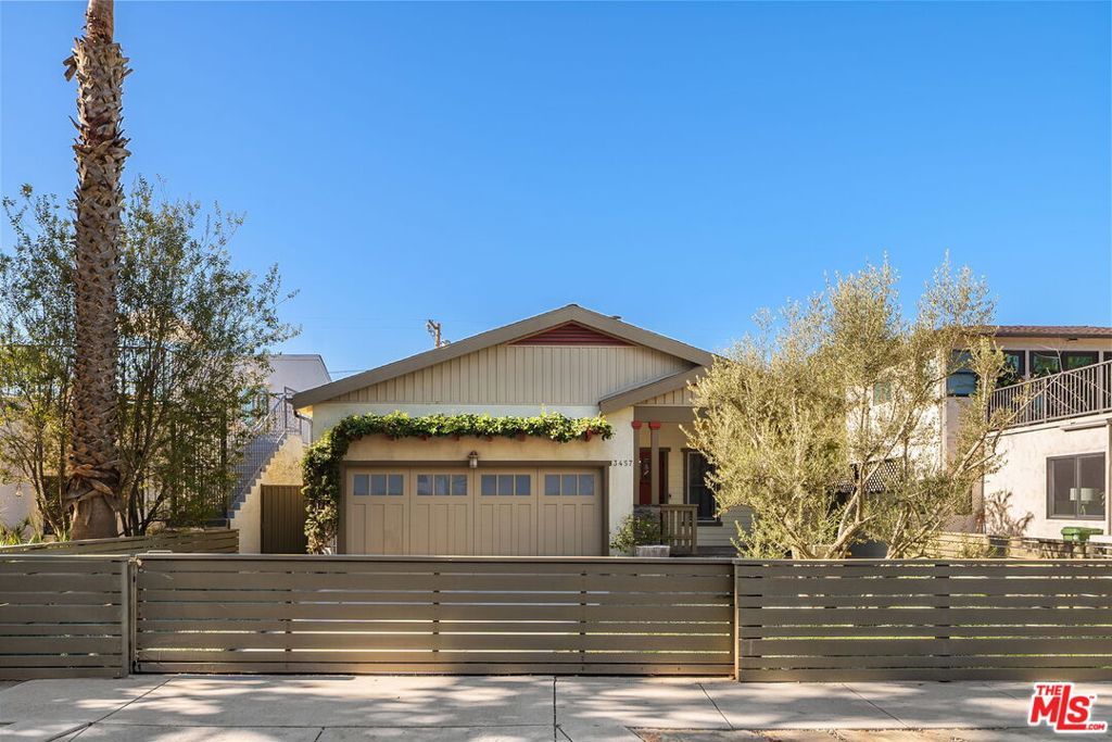 Photo of 3457 Maplewood Avenue, Los Angeles, CA 90066 (MLS # 26645387)