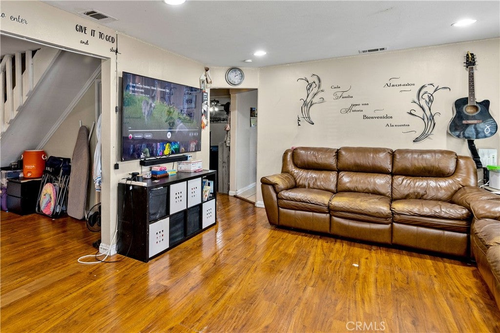 5054 Novgorod Street, El Sereno CA 90032