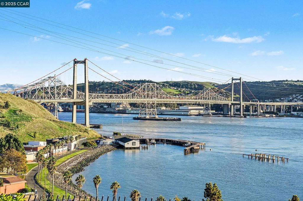 CRYSTAL POINTE - Residential