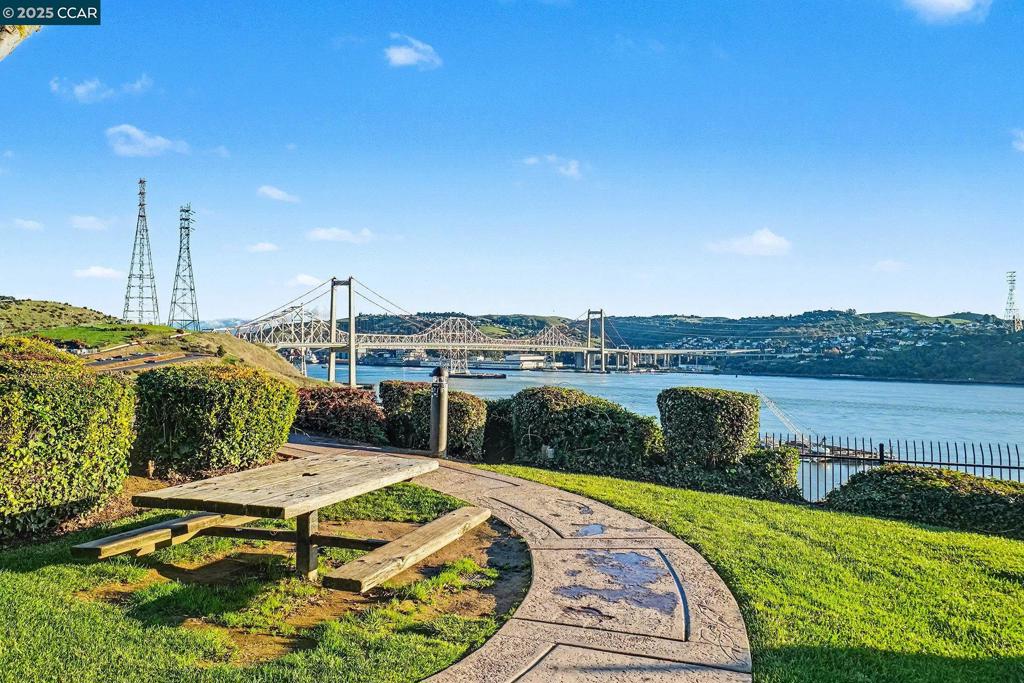 CRYSTAL POINTE - Residential