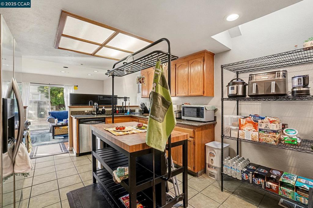 CRYSTAL POINTE - Residential