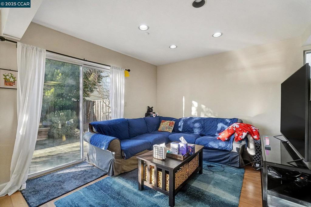 CRYSTAL POINTE - Residential