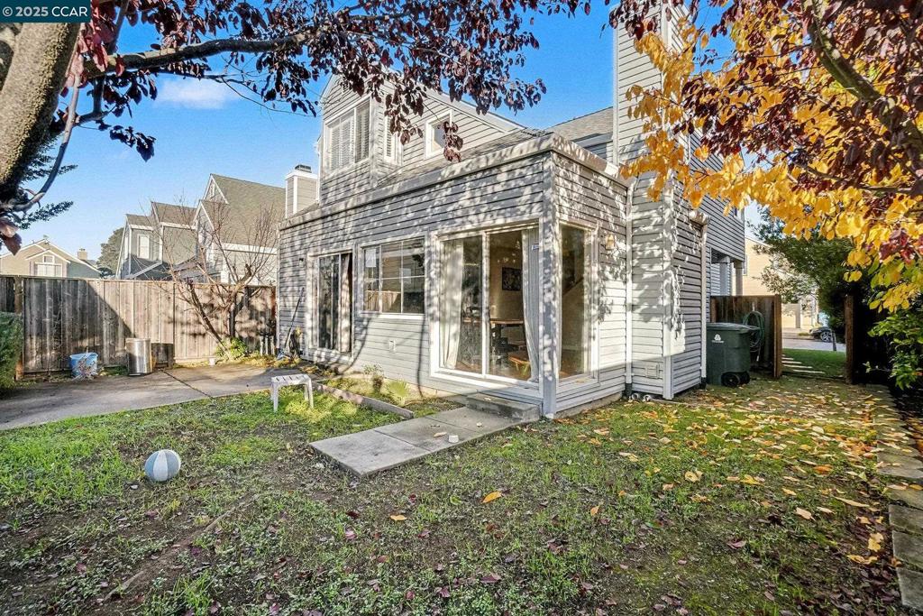 CRYSTAL POINTE - Residential