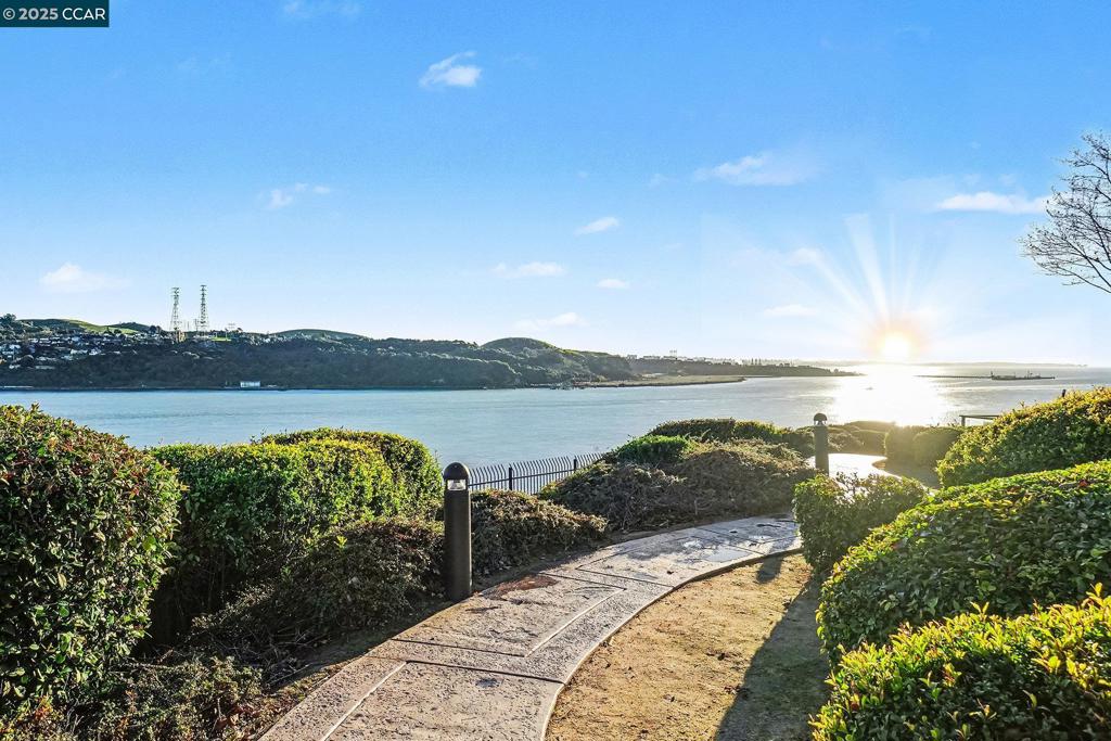 CRYSTAL POINTE - Residential