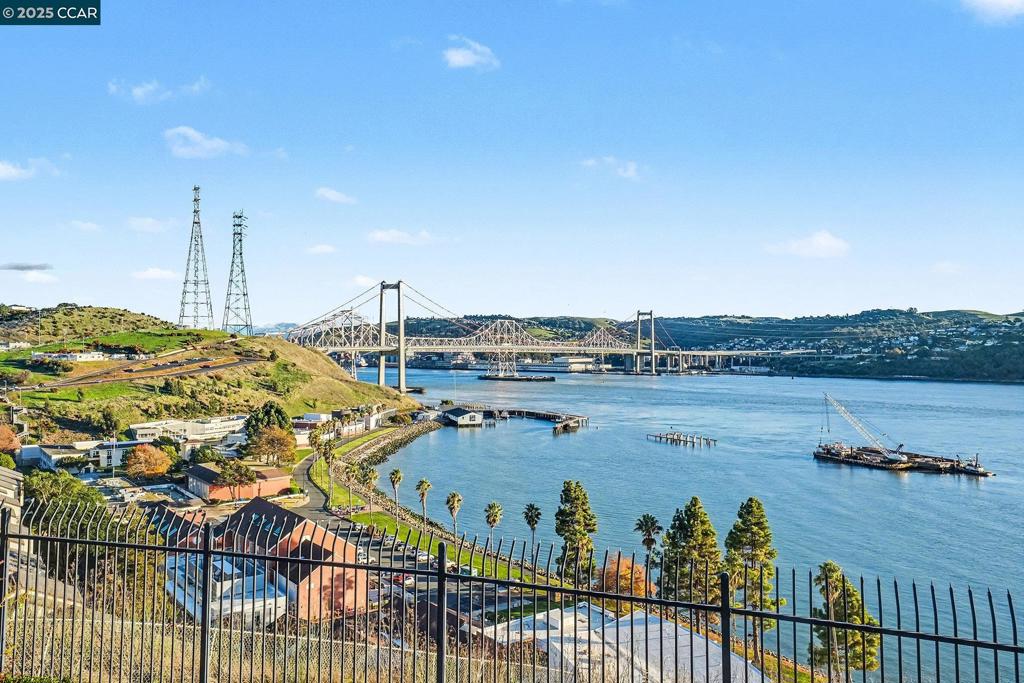 CRYSTAL POINTE - Residential