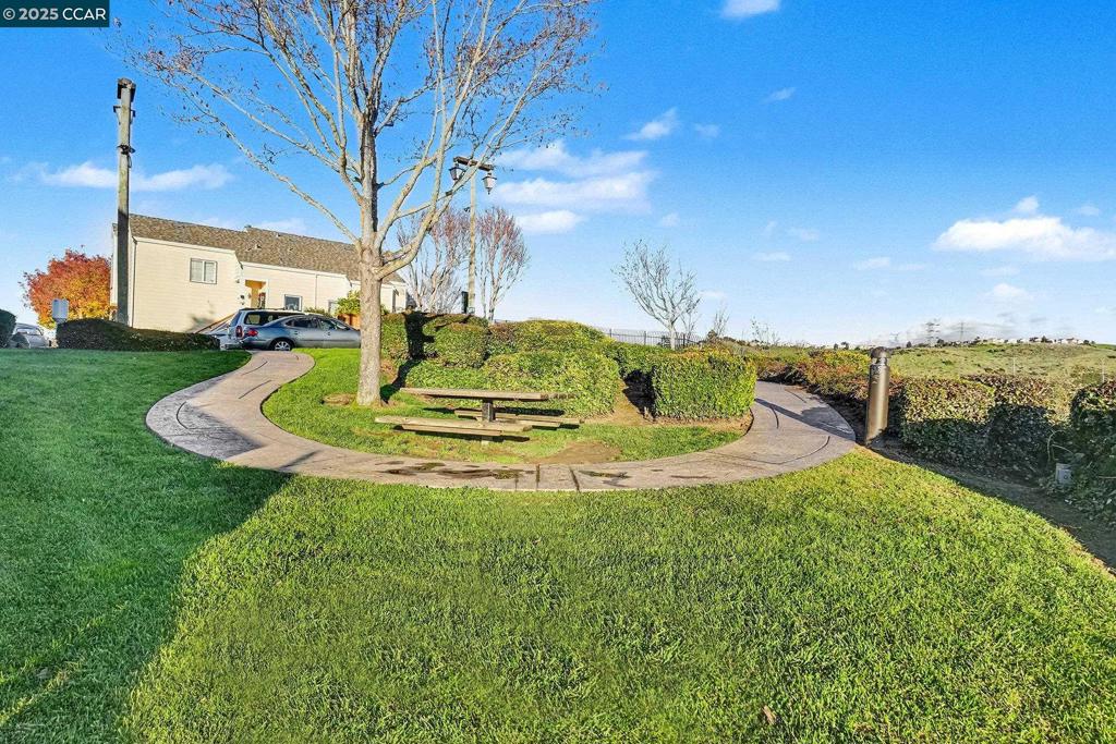 CRYSTAL POINTE - Residential