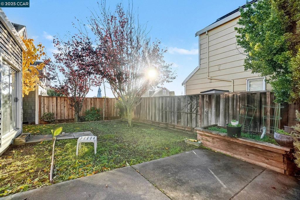 CRYSTAL POINTE - Residential