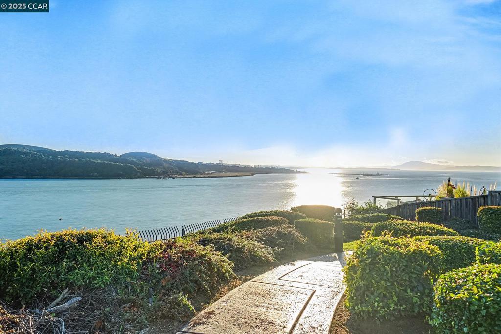 CRYSTAL POINTE - Residential