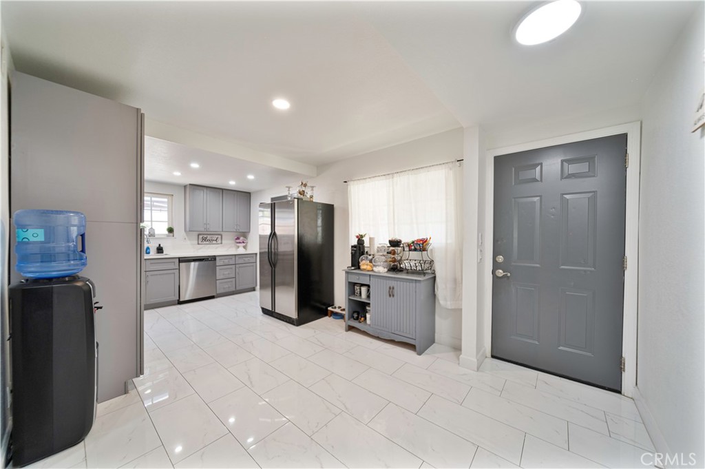 371 S Alexander Avenue