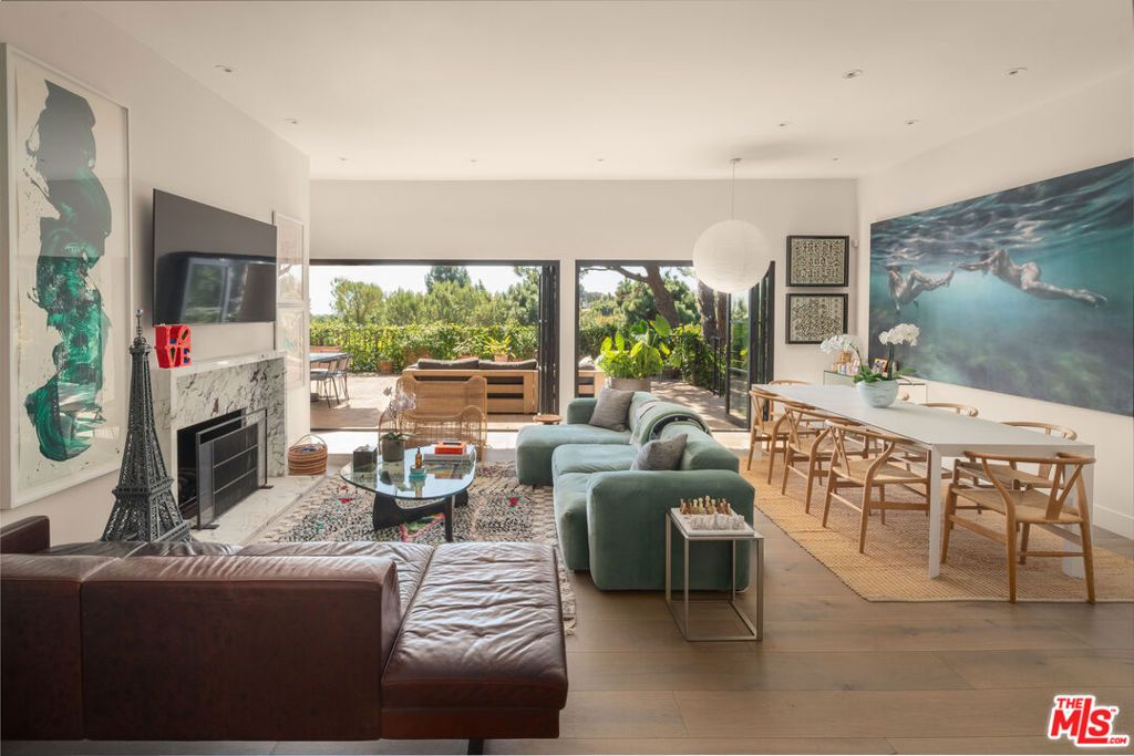 Photo of 391 N Saltair Avenue, Los Angeles, CA 90049 (MLS # 25601367)