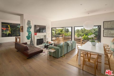 Photo of 391 N Saltair Avenue, Los Angeles, CA 90049 (MLS # 25601367)