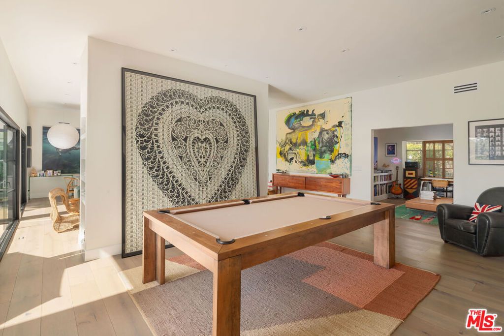 Photo of 391 N Saltair Avenue, Los Angeles, CA 90049 (MLS # 25601367)