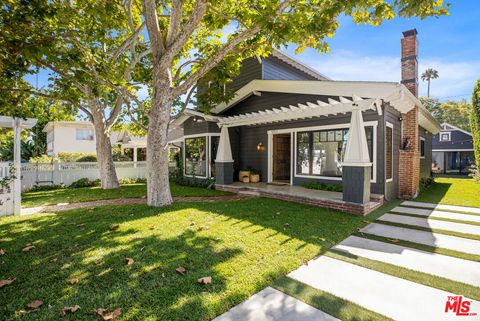 Photo of 1203 N Poinsettia Place, West Hollywood, CA 90046 (MLS # 26646177)