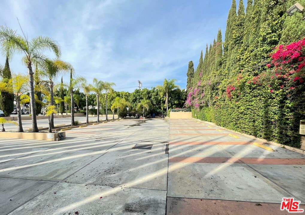 4632 Lexington Avenue 5