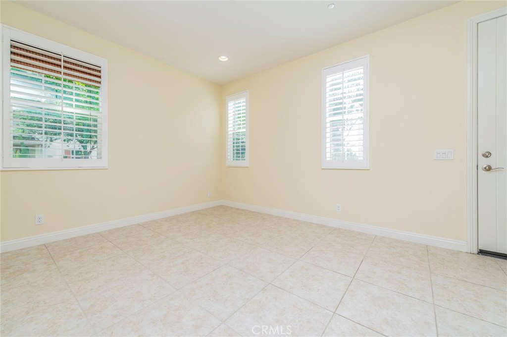 219 Wicker