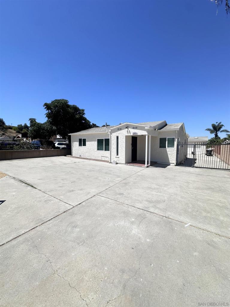 Completely remodelled!! All new flooring, new paint, new appliances. Spacious yard  Walking distance to schools, parks, public transportation  Section 8 welcome.