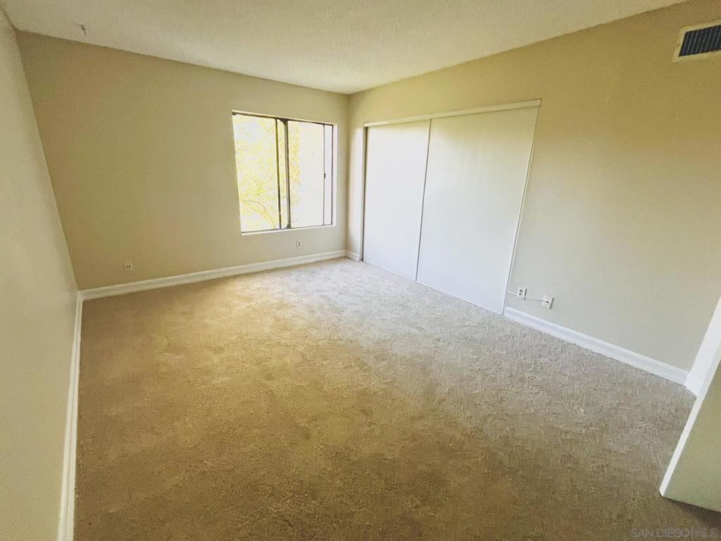 1040 E Washington Ave 33