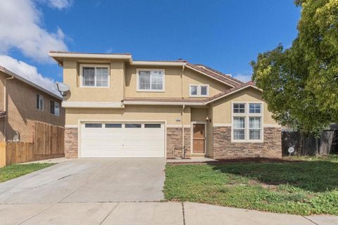 Photo of 965 Las Flores Street, Soledad, CA 93960 (MLS # ML82036893)