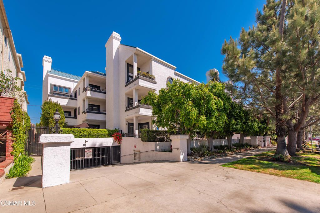 Photo of 1133 9th Street #102, Santa Monica, CA 90403 (MLS # 226001728)