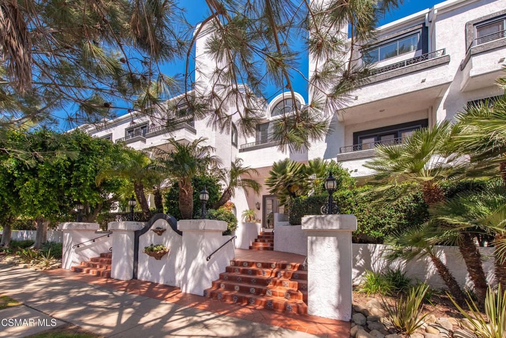 Photo of 1133 9th Street #102, Santa Monica, CA 90403 (MLS # 226001728)