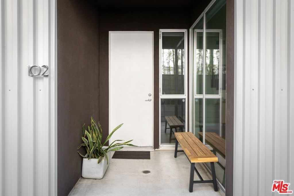 Photo of 749 S Cloverdale Avenue #102, Los Angeles, CA 90036 (MLS # 26698387)