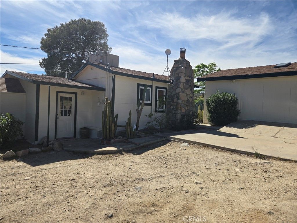 Photo of 8996 Navajo Trail, Morongo Valley, CA 92256 (MLS # JT26055873)