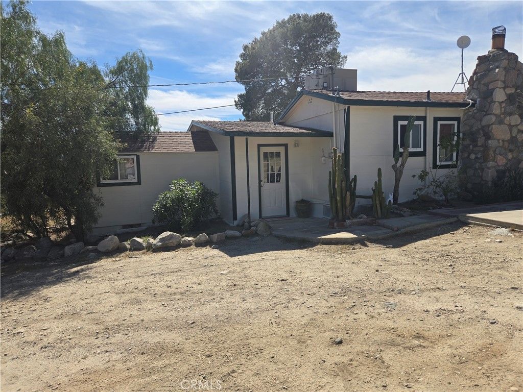 Photo of 8996 Navajo Trail, Morongo Valley, CA 92256 (MLS # JT26055873)
