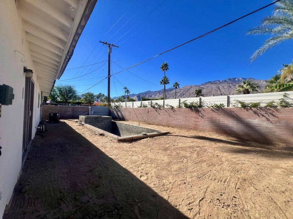 Photo of 633 N Plaza Amigo, Palm Springs, CA 92262 (MLS # 219141448DA)